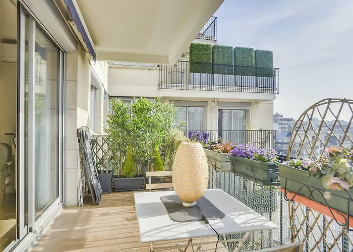 Charming Apartment With Terrace By Weekome