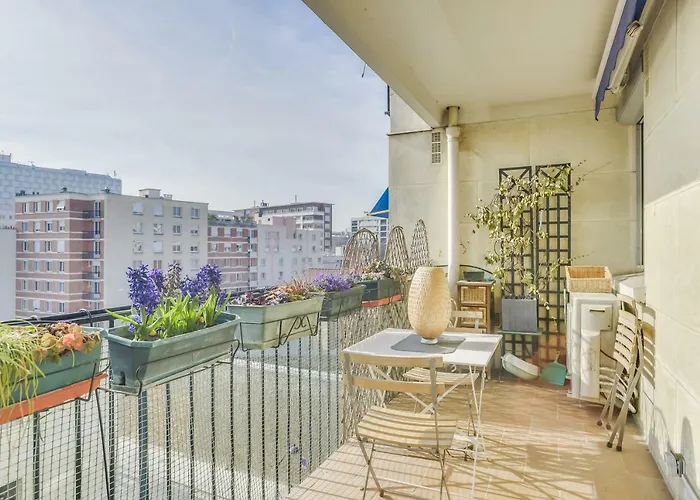 Charming Apartment With Terrace By Weekome